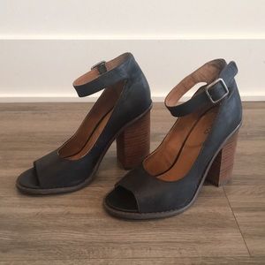 Kelsi Dagger peep-toe block heels